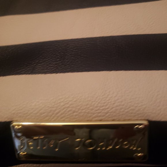 Purse - Picture 2 of 9